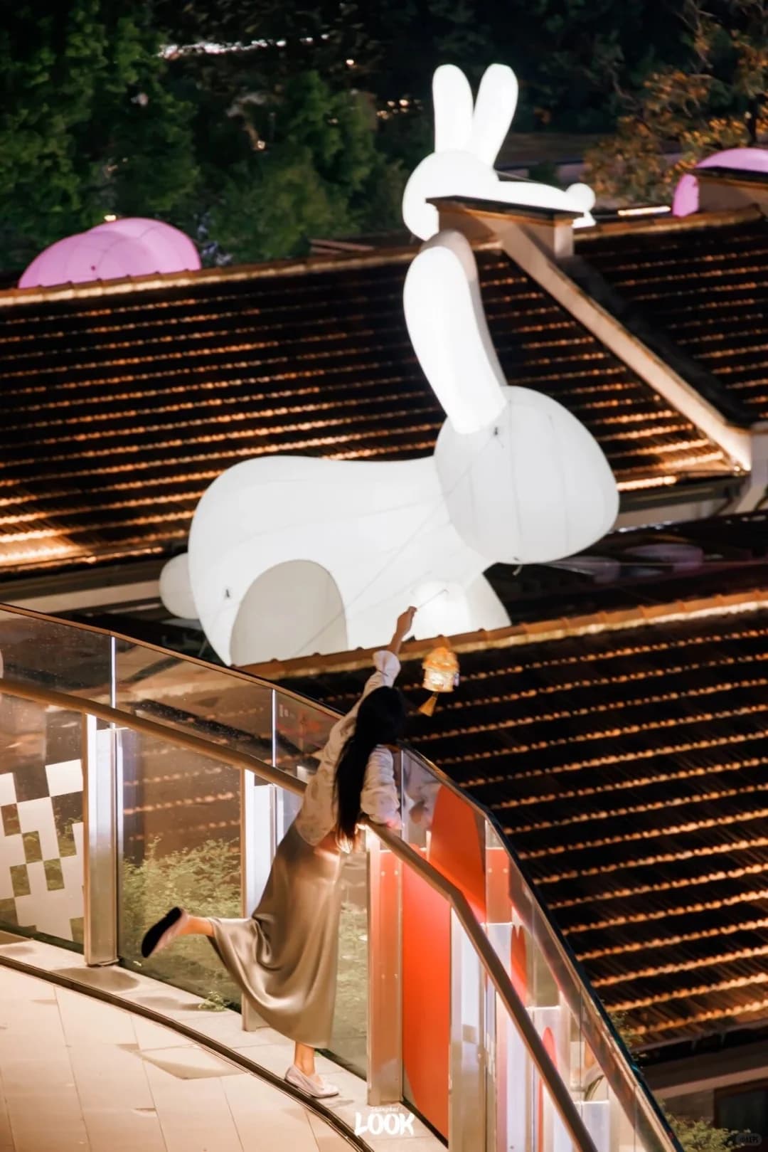 上海滨港の今潮8弄での国慶節と中秋節の美しい光の祭りとショー