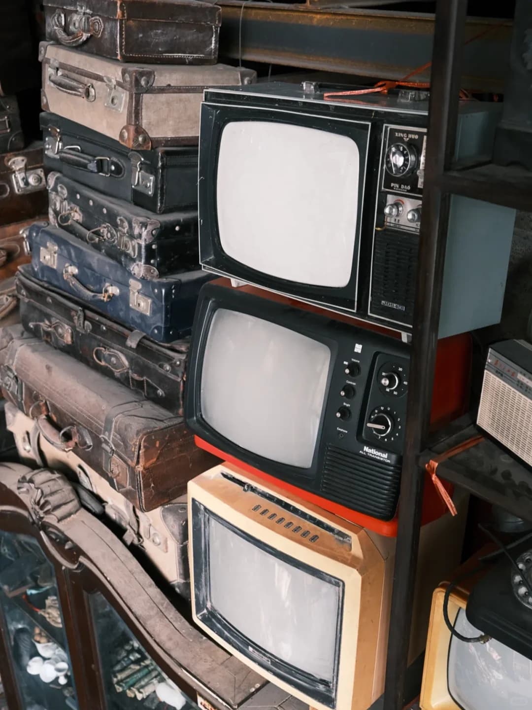 Исследование скрытых сокровищ старинного магазина в Пудун, Шанхай