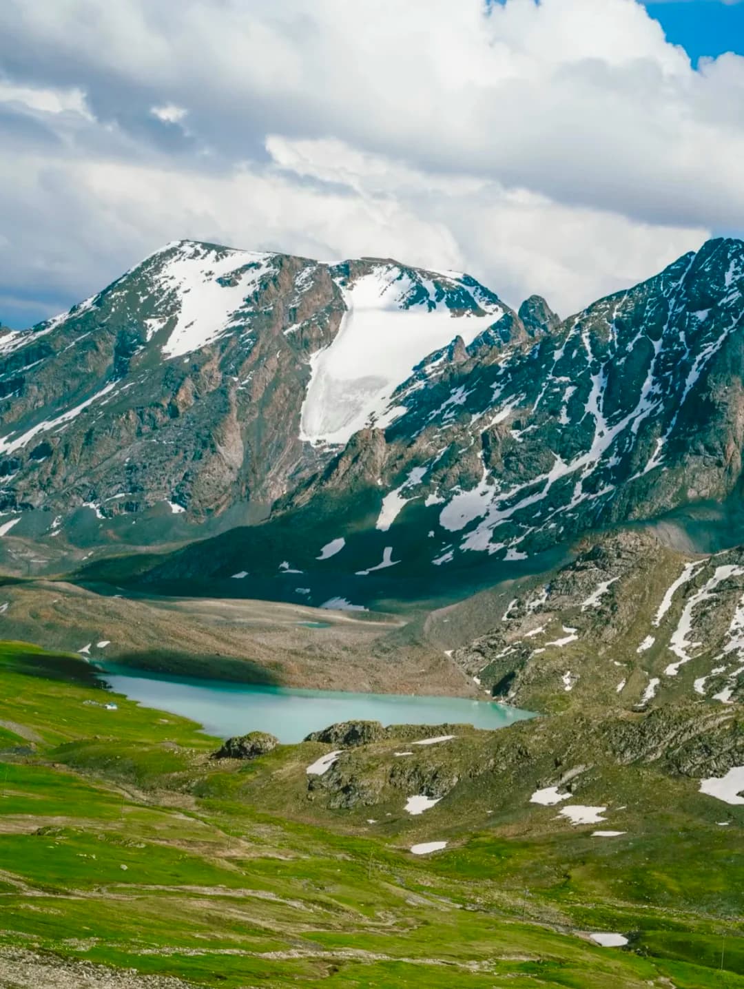 Waarom je beter naar de Warmwaterbron gemeente in Xinjiang kunt gaan dan naar het Sailimu-meer