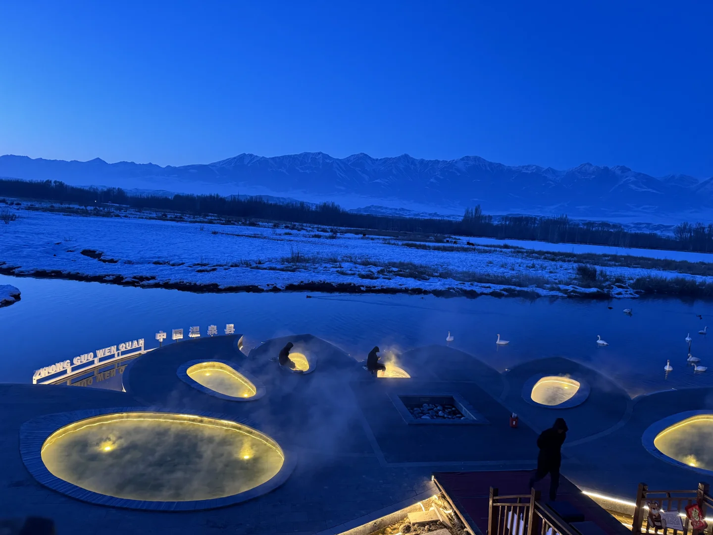 A Guide to the Blue Hour and Culinary Delights in Hot Spring County